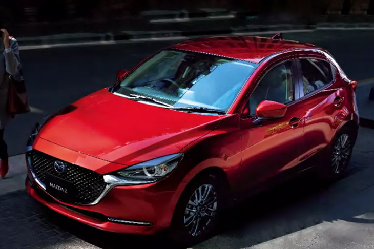Mazda показала обновленную «двойку»