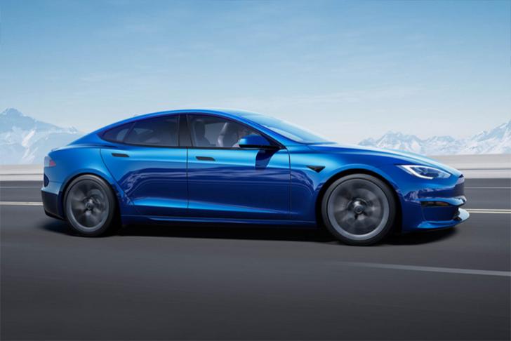 Tesla представила самый мощный и быстрый лифтбек Model S